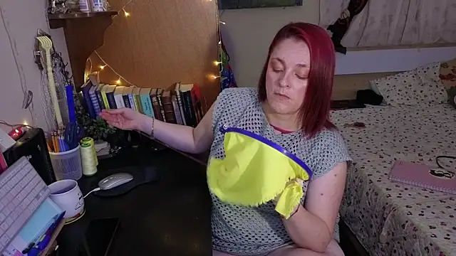 Snapshot of ValkaBlue chatting on 10/06/25, 02:42 ValkaBlue online show from 10/06/25, 02:42