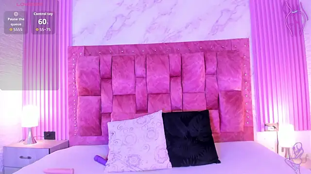 goldilockss15 online show from 09/30/25, 03:00