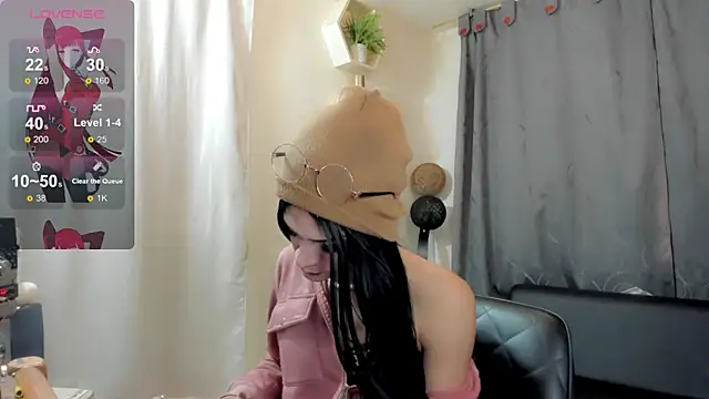 Snapshot of AteneaTaylor chatting on 10/22/25, 02:12 AteneaTaylor online show from 10/22/25, 02:12