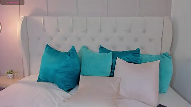 Snapshot of megan_jonesss chatting on 10/20/25, 10:32 megan jonesss online show from 10/20/25, 10:32
