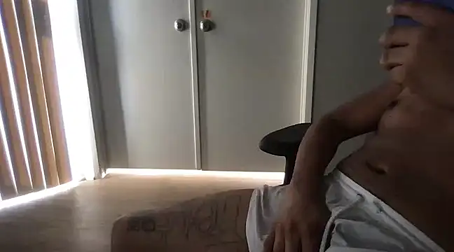 Snapshot of flores6cachondo9 chatting on 03/22/25, 12:06 flores6cachondo9 online show from 03/22/25, 12:06