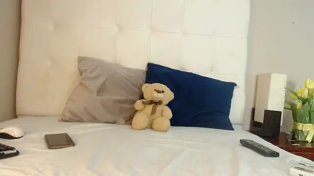 willow smitt online show from 10/24/25, 01:07