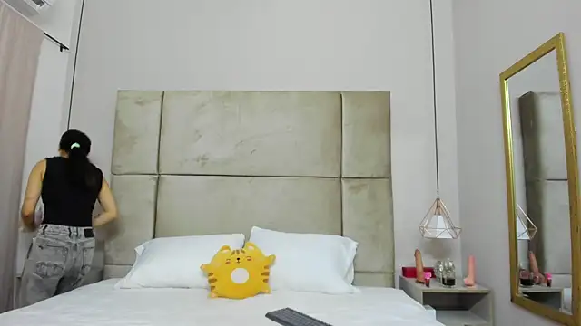 lucianasmith  online show from 10/07/25, 12:46