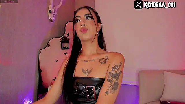 Snapshot of Kendramillerr_1 chatting on 10/03/25, 01:02 Kendramillerr 1 online show from 10/03/25, 01:02