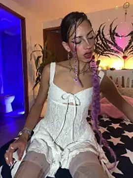 Lia Valmont online show from 04/11/26, 11:42