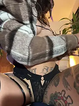 Lia Valmont online show from 04/14/26, 02:28