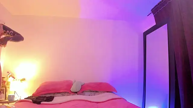 Alessamoth online show from 12/18/25, 09:43