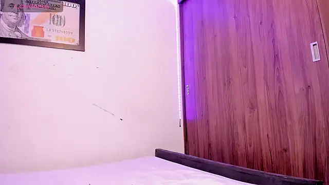 NAOMMII  online show from 12/16/25, 02:44