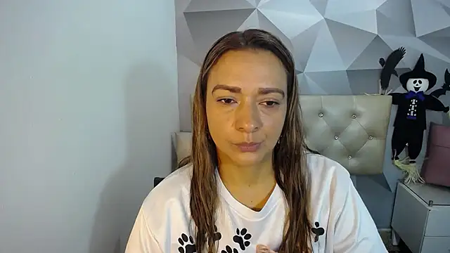 Milf-Prettyboobs online show from 10/31/25, 11:00