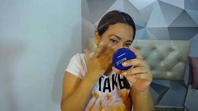 Milf-Prettyboobs online show from 12/03/25, 10:57