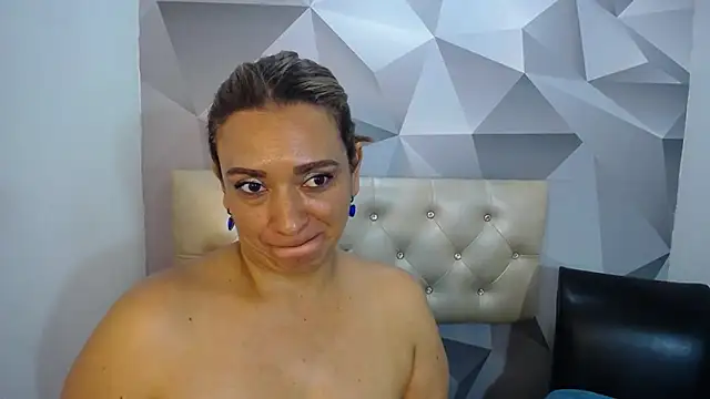 Milf-Prettyboobs online show from 12/14/25, 10:47