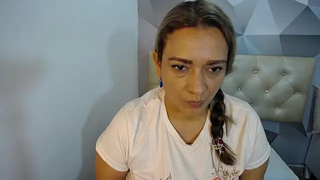 Milf-Prettyboobs online show from 12/15/25, 06:23