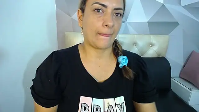 Milf-Prettyboobs online show from 01/06/26, 10:52