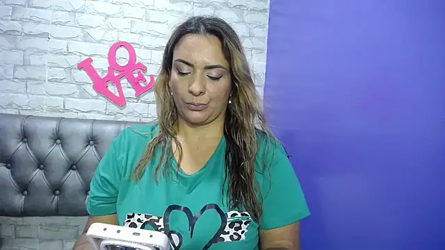 Snapshot of Milf-Prettyboobs chatting on 05/08/26, 05:29 Milf-Prettyboobs online show from 05/08/26, 05:29