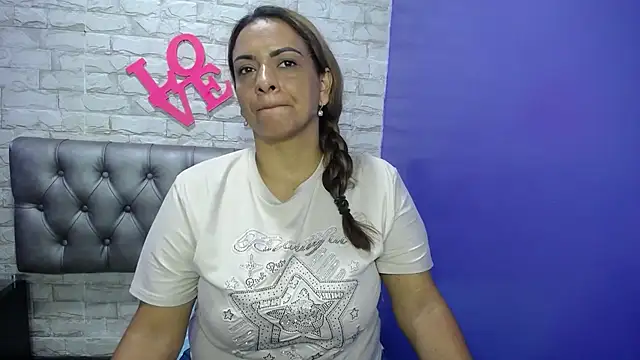 Snapshot of Milf-Prettyboobs chatting on 05/09/26, 05:51 Milf-Prettyboobs online show from 05/09/26, 05:51