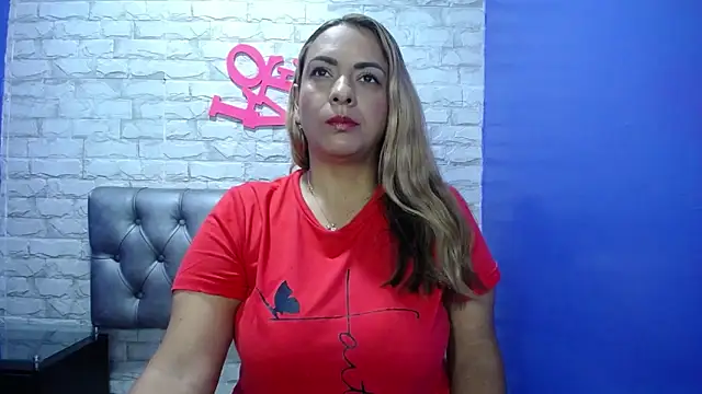 Snapshot of Milf-Prettyboobs chatting on 05/28/26, 05:43 Milf-Prettyboobs online show from 05/28/26, 05:43