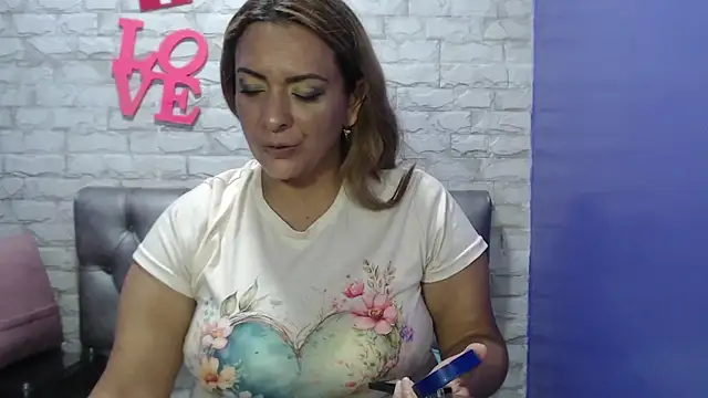 Snapshot of Milf-Prettyboobs chatting on 07/21/26, 05:37 Milf-Prettyboobs online show from 07/21/26, 05:37