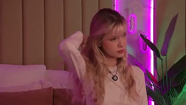 BellaSecrett online show from 11/26/25, 03:51