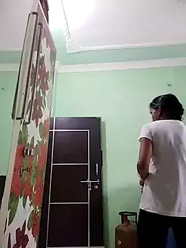 Hotty-Nidhi online show from 03/15/25, 08:26