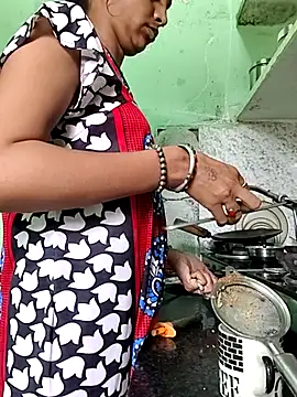 Hotty-Nidhi online show from 09/11/25, 04:12