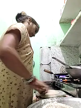 Hotty-Nidhi online show from 09/14/25, 04:17