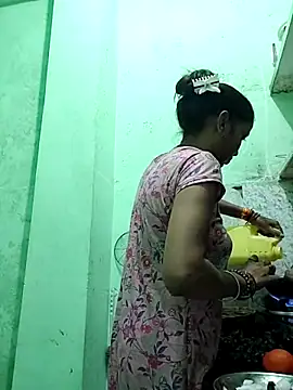 Hotty-Nidhi online show from 09/18/25, 03:47