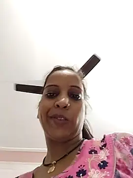 Hotty-Nidhi online show from 09/19/25, 03:52