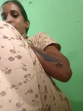 Hotty-Nidhi online show from 10/21/25, 04:57