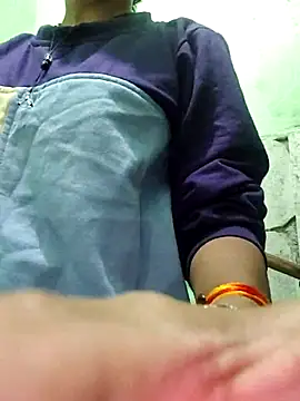 Hotty-Nidhi online show from 10/30/25, 04:19