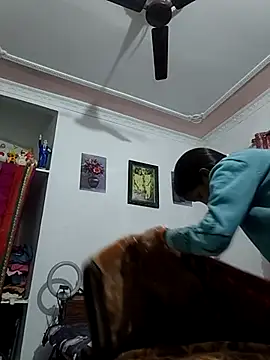 Hotty-Nidhi online show from 02/06/26, 04:39