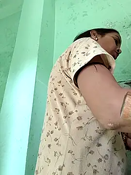 Hotty-Nidhi online show from 03/02/26, 05:08