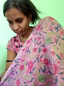 Hotty-Nidhi online show from 03/05/26, 04:52