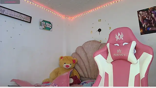 charlotte walker1 online show from 04/22/26, 10:22