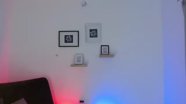 julian vogue online show from 03/13/25, 06:45