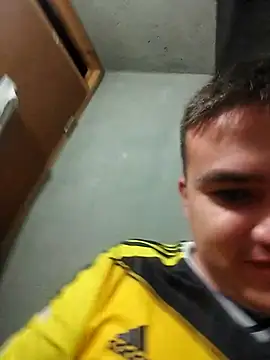 Snapshot of Andy-rtg chatting on 03/10/25, 02:50 Andy-rtg online show from 03/10/25, 02:50