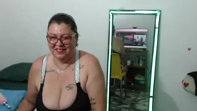 Olgahunder online show from 04/30/26, 03:24