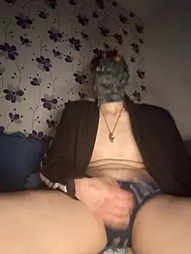 Snapshot of ThePython666 chatting on 03/10/25, 06:12 ThePython666 online show from 03/10/25, 06:12