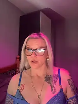 Curvy-Cleo online show from 04/11/26, 09:41