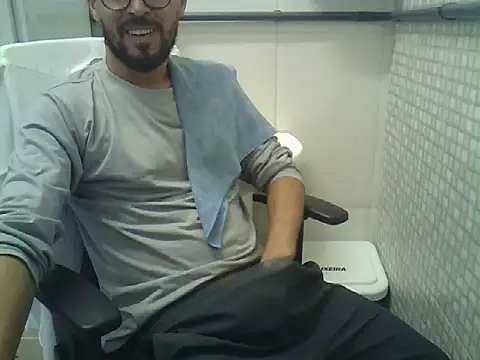 Snapshot of pdasgyn chatting on 07/06/26, 02:47 pdasgyn online show from 07/06/26, 02:47