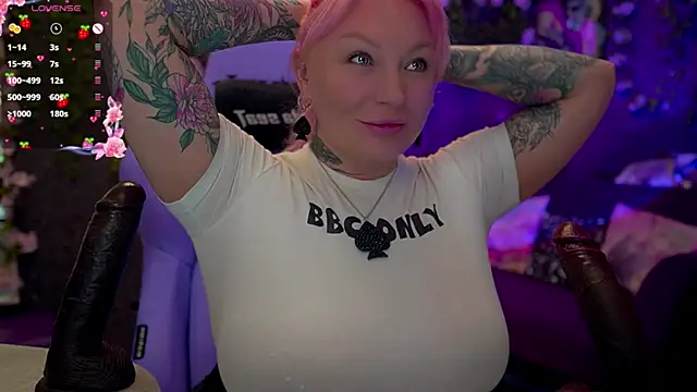 Snapshot of BlackedBarbie chatting on 10/16/25, 07:04 BlackedBarbie online show from 10/16/25, 07:04