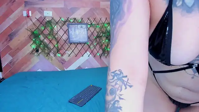 EmilyandChristianTattoos online show from 11/08/25, 12:44