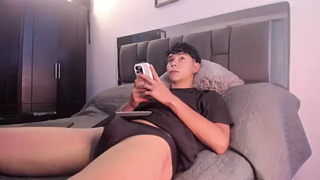 AndresM001 online show from 04/09/26, 09:09