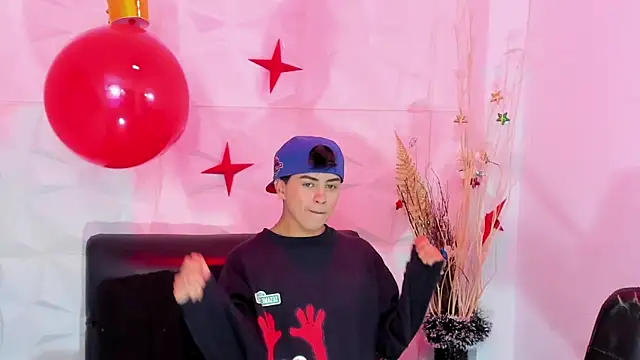 Snapshot of Sam_Daves chatting on 12/19/25, 01:18 Sam Daves online show from 12/19/25, 01:18