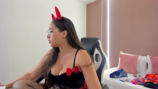 sophia martinezz  online show from 10/17/25, 07:49