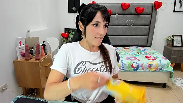 Tania Duque online show from 03/12/26, 02:01