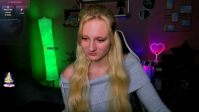 Snapshot of madam_uliis chatting on 12/01/25, 10:20 madam uliis online show from 12/01/25, 10:20