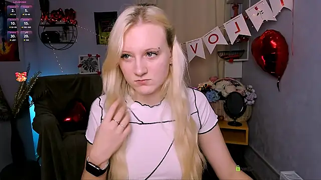 Snapshot of madam_uliis chatting on 02/16/26, 10:44 madam uliis online show from 02/16/26, 10:44