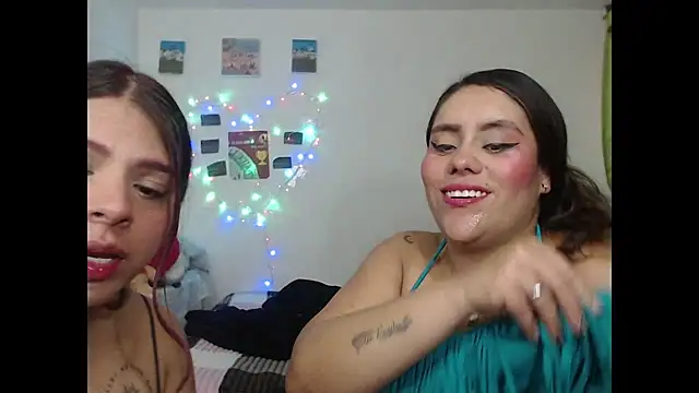 Snapshot of nicky_andcamil chatting on 02/27/26, 08:42 nicky andcamil online show from 02/27/26, 08:42