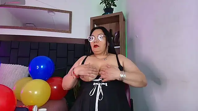 Snapshot of EllenaBoobs_ chatting on 06/19/26, 07:06 EllenaBoobs online show from 06/19/26, 07:06