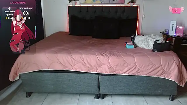 mia velvet1 online show from 11/17/25, 01:39